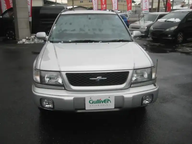 カタログ画像：フォレスター（FORESTER） Ｃ／２０ 1998年9月 GF-SF5 2000cc アークティックシルバー・メタリック／アークティックシルバー・メタリック 燃費12.6km / l  フロント