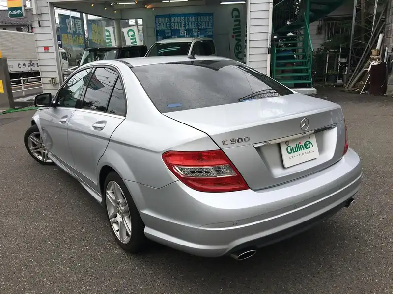 カタログ画像：Ｃクラス（C-CLASS） Ｃ３００アバンギャルド 2009年8月 DBA-204054 3000cc イリジウムシルバー（Ｍ） 燃費9.5km / l  バック