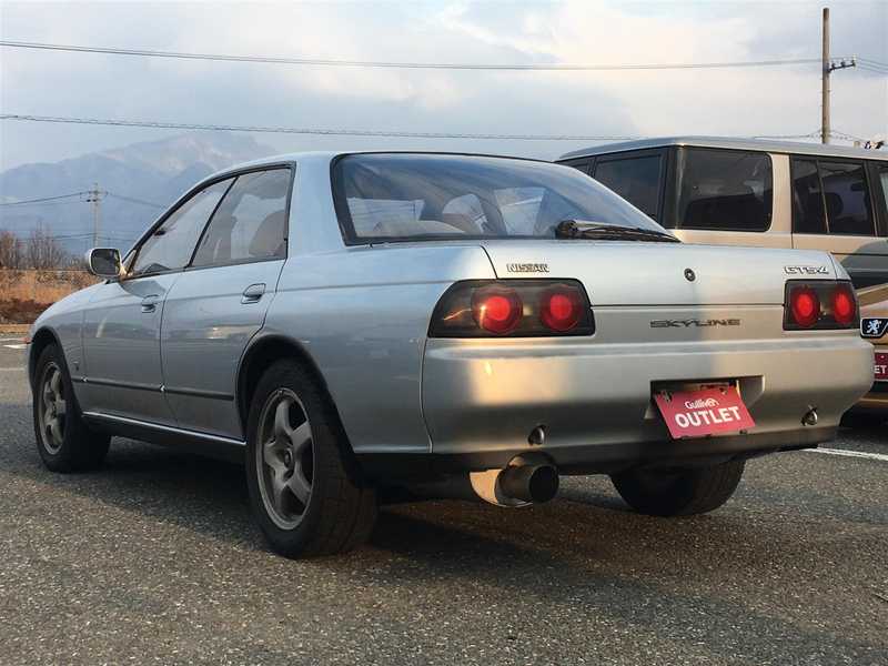 カタログ画像：スカイライン（SKYLINE） ＧＴＳアーバンロード 1990年9月 E-HR32 2000cc ジェットシルバー（Ｍ） 燃費8.3km / l  バック