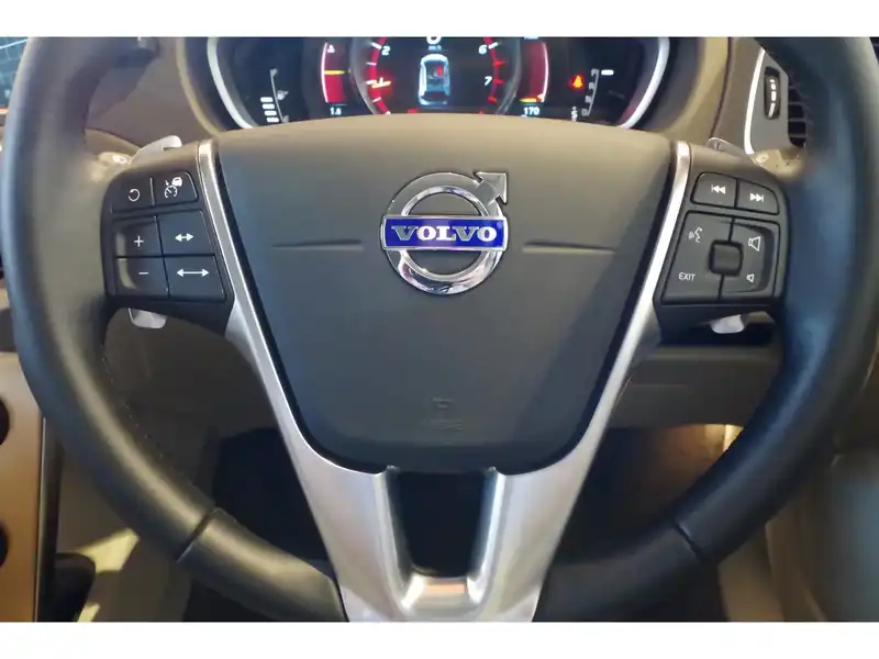 カタログ画像：Ｖ４０（V40） クロスカントリー Ｔ５ ＡＷＤ ＳＥ 2015年7月 CBA-MB420XC 2000cc オニキスブラックメタリック 燃費14.8km / l 内装