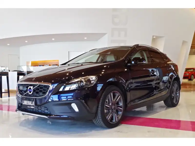 カタログ画像：Ｖ４０（V40） クロスカントリー Ｔ５ ＡＷＤ ＳＥ 2015年7月 CBA-MB420XC 2000cc オニキスブラックメタリック 燃費14.8km / l 外装