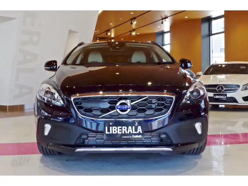 カタログ画像：Ｖ４０（V40） クロスカントリー Ｔ５ ＡＷＤ ＳＥ 2015年7月 CBA-MB420XC 2000cc オニキスブラックメタリック 燃費14.8km / l フロント