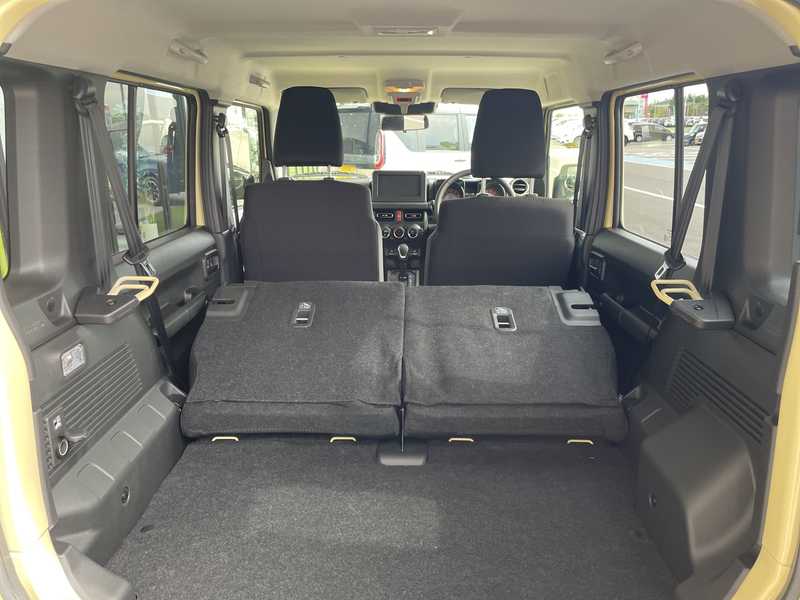 カタログ画像：ジムニー（JIMNY） ＸＧ 2025年11月 3BA-JB64W 660cc 燃費14.3km / l メイン