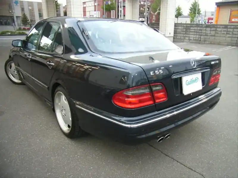 カタログ画像：Ｅクラス（E-CLASS） Ｅ５５ 1997年12月 E-E55 5500cc ブルーベリー 燃費6.8km / l  バック