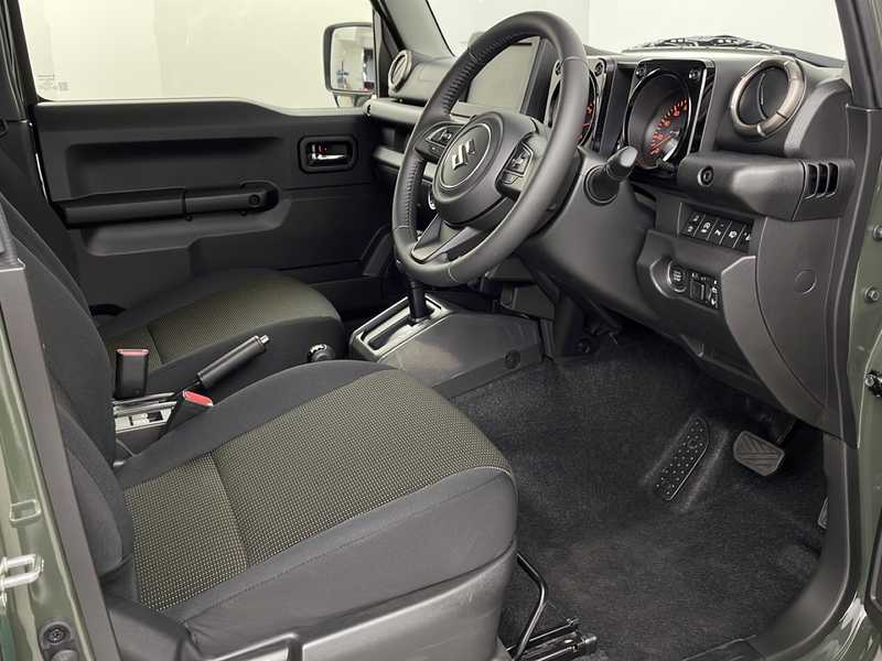 カタログ画像：ジムニー（JIMNY） ＸＧ 2025年11月 3BA-JB64W 660cc 燃費14.3km / l メイン