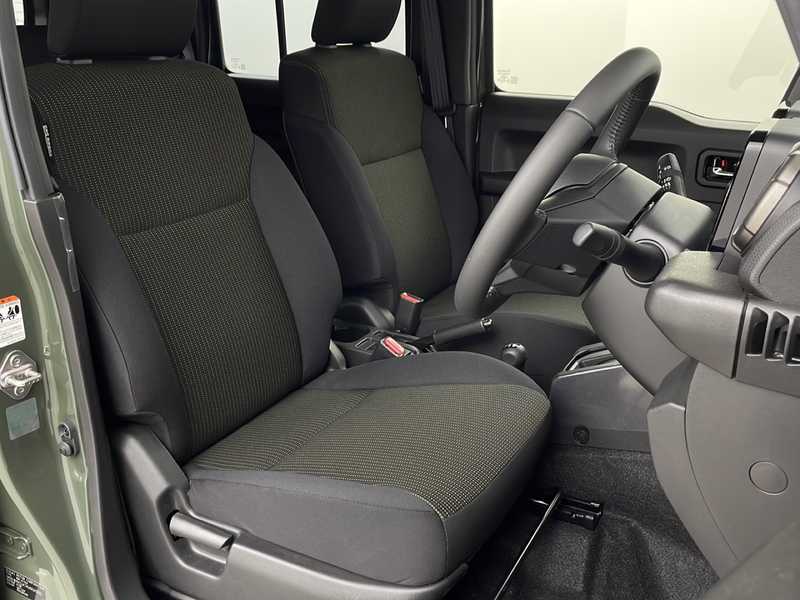 カタログ画像：ジムニー（JIMNY） ＸＧ 2025年11月 3BA-JB64W 660cc 燃費14.3km / l メイン