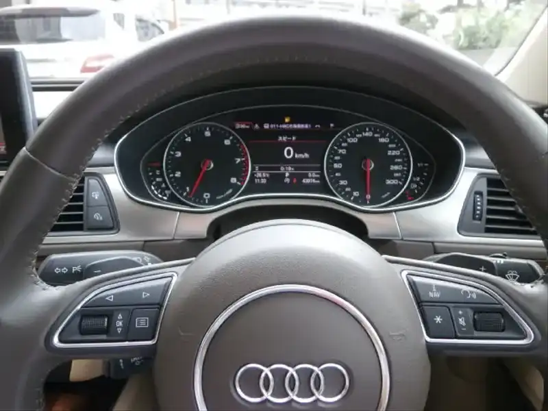 カタログ画像：Ａ７スポーツバック（A7 SPORTBACK） ３．０ＴＦＳＩクワトロ 2014年4月 DBA-4GCGWC 3000cc ムーンライトブルーメタリック 燃費11.0km / l 内装