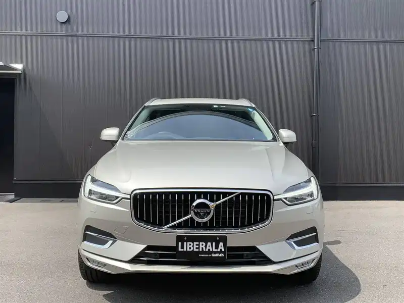 カタログ画像：ＸＣ６０（XC60） Ｄ４ ＡＷＤ インスクリプション 2017年10月 LDA-UD4204TXC 2000cc ルミナスサンドメタリック フロント