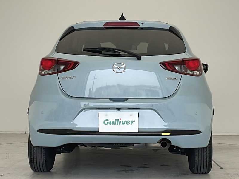 カタログ画像：ＭＡＺＤＡ２（MAZDA2） １５ ＢＤ 2023年3月 5BA-DJLFS 1500cc エアストリームブルーメタリック 燃費20.3km / l バック