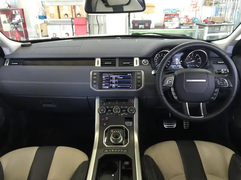 カタログ画像：レンジローバーイヴォーク（RANGE ROVER EVOQUE） ダイナミックリミテッド 2013年11月 CBA-LV2A 2000cc フジ・ホワイト 燃費10.6km / l 内装