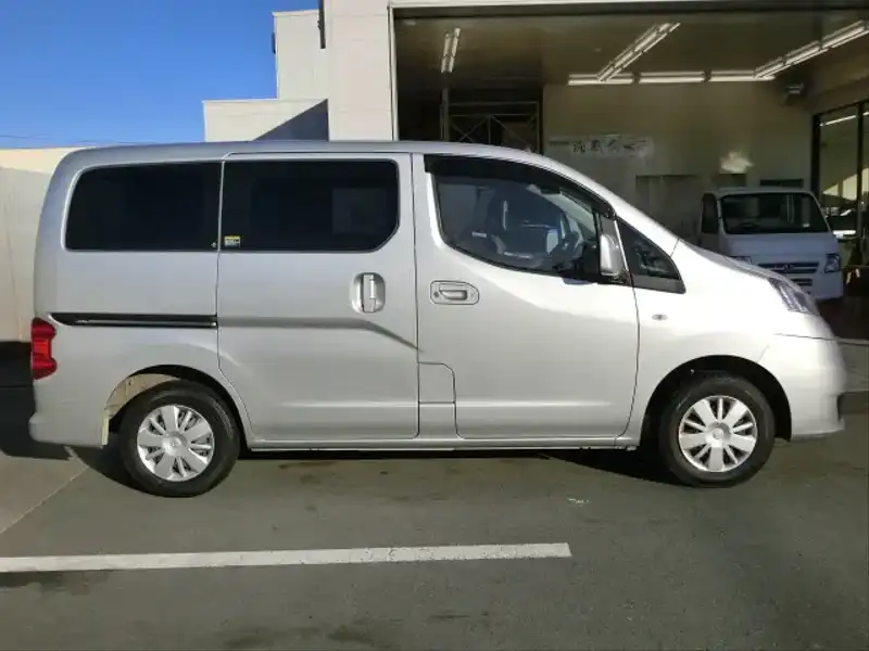 カタログ画像：ＮＶ２００バネットワゴン（NV200VANETTE WAGON） １６Ｘ－３Ｒ 2010年11月 DBA-M20 1600cc ブリリアントシルバー（Ｍ） 燃費12.8km / l 外装