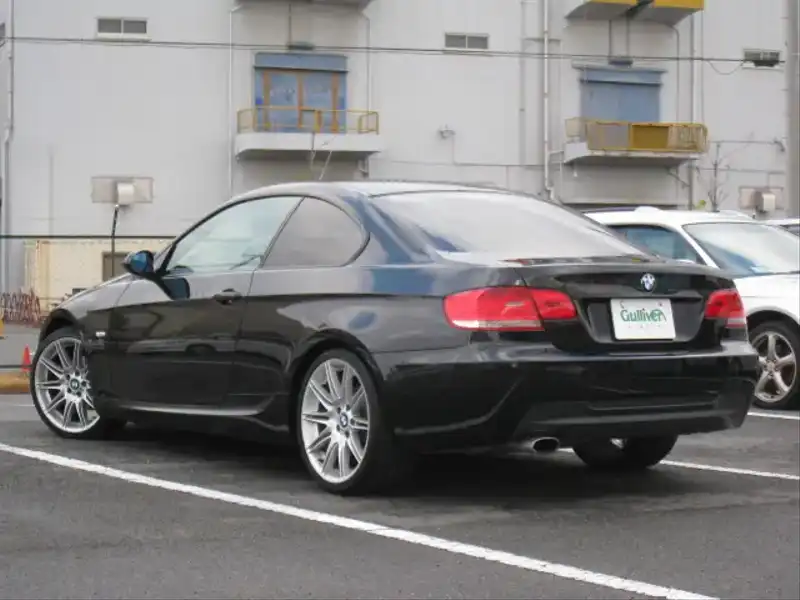 カタログ画像：３シリーズ（3 SERIES） ３２０ｉクーペ Ｍスポーツパッケージ 2008年11月 ABA-WA20 2000cc 燃費12.8km / l  バック