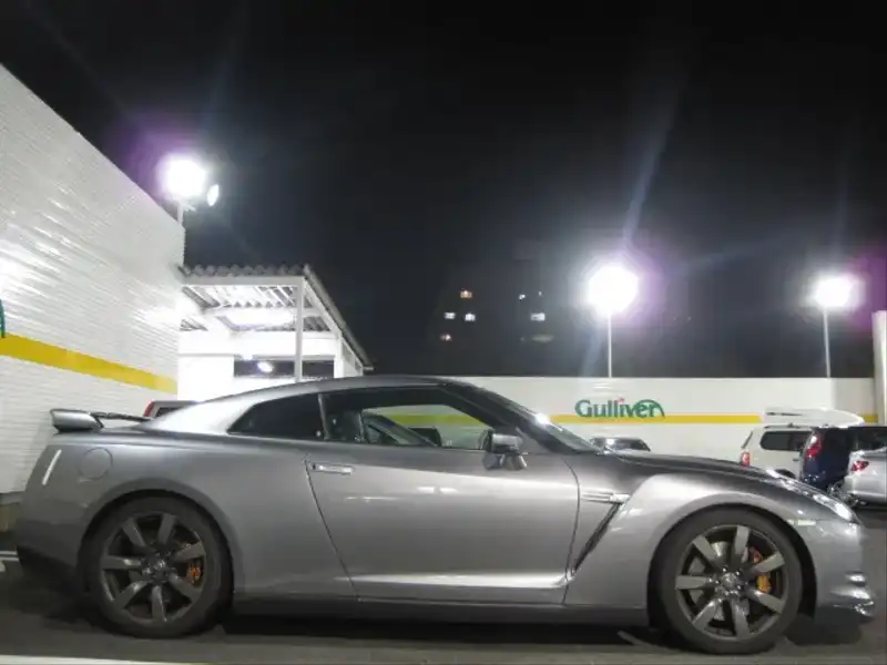 カタログ画像：ＧＴ－Ｒ（GT-R） ＧＴ－Ｒ スペックＶ 2009年2月 CBA-R35 3800cc ダークメタルグレー（Ｍ） 燃費8.3km / l  外装