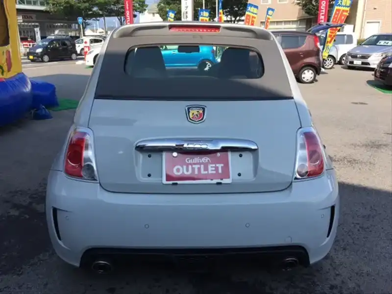 カタログ画像：アバルト５００Ｃ（ABARTH 500C） ベースグレード 2010年10月 ABA-312142 1400cc グリジオカンポボーロ バック