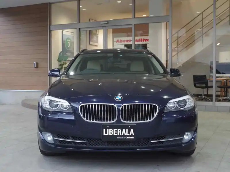 カタログ画像：５シリーズ（5 SERIES） ５２３ｉツーリング ハイラインパッケージ 2011年10月 DBA-XL20 2000cc 燃費13.8km / l フロント