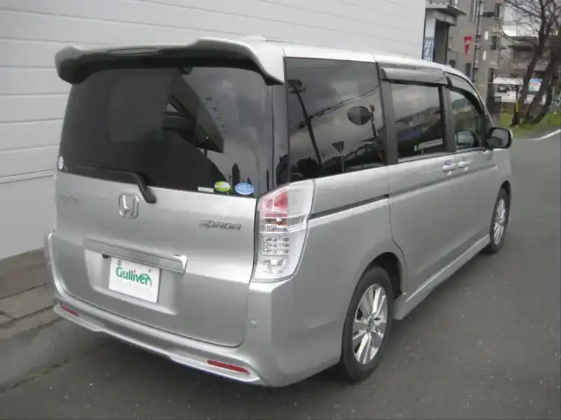 カタログ画像：ステップワゴンスパーダ（STEPWAGON SPADA） Ｓ 2011年8月 DBA-RK5 2000cc スーパープラチナ・メタリック 燃費13.2km / l 外装