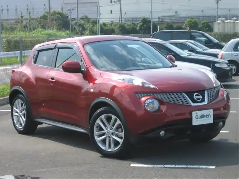 10069663 | カタログ画像：ジューク（JUKE） １５ＲＸ アーバンセレクション 2011年5月 DBA-YF15 1500cc ラディアントレッド（ＰＭ） メイン