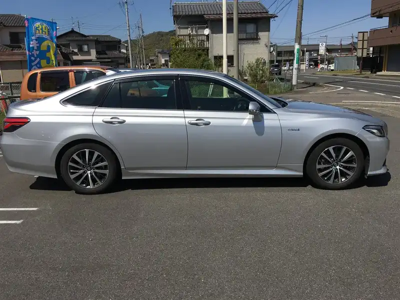 カタログ画像：クラウンハイブリッド（CROWN HYBRID） Ｓ Ｃパッケージ 2019年10月 6AA-AZSH20 2500cc シルバーメタリック 燃費20.0km / l 外装