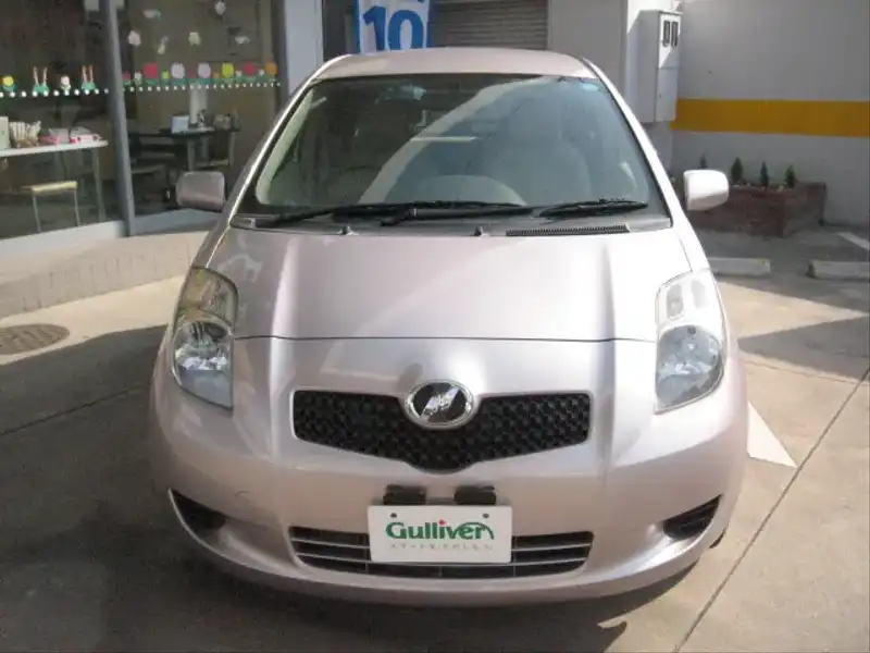 カタログ画像：ヴィッツ（VITZ） Ｆ アドバンスドエディション 2007年1月 DBA-SCP90 1300cc ローズメタリックオパール 燃費19.6km / l  フロント