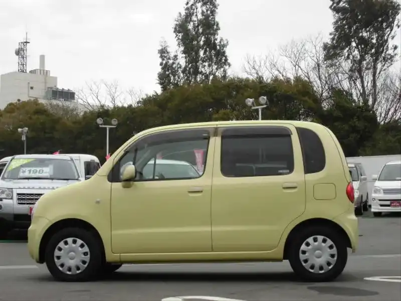 カタログ画像：ムーヴラテ（MOVE LATTE） Ｌ 2004年8月 CBA-L560S 660cc バナナシェイクメタリック 燃費18.2km / l  外装