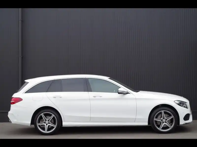 カタログ画像：Ｃクラスステーションワゴン（C-CLASS STATIONWAGON） Ｃ２００ ステーションワゴン スポーツ本革仕様 2015年4月 RBA-205242 2000cc ダイヤモンドホワイト（Ｍ） 燃費16.5km / l 外装