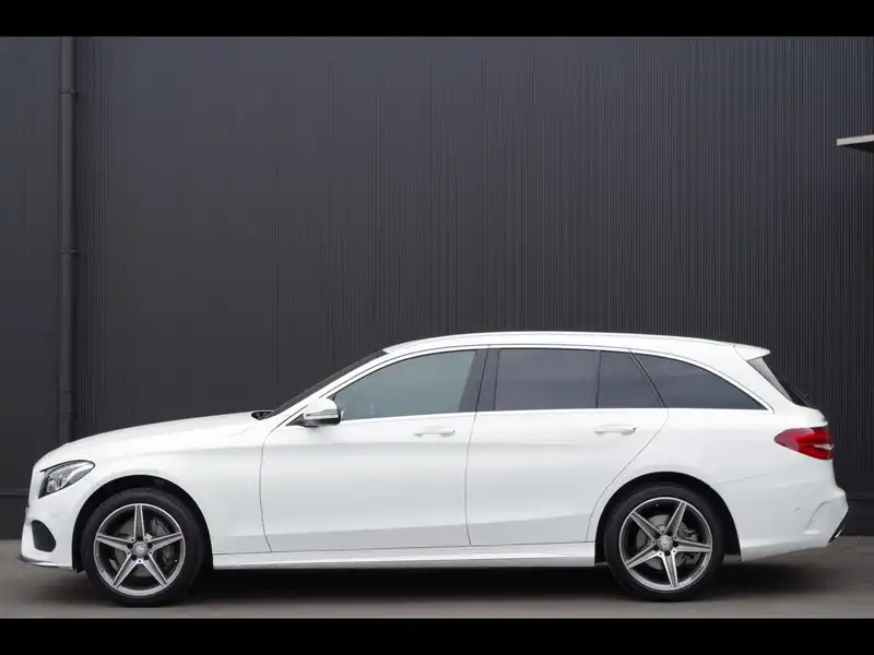 カタログ画像：Ｃクラスステーションワゴン（C-CLASS STATIONWAGON） Ｃ２００ ステーションワゴン スポーツ本革仕様 2016年9月 RBA-205242 2000cc ダイヤモンドホワイト（Ｍ） 燃費16.5km / l 外装