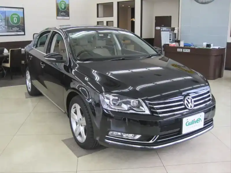 カタログ画像：パサート（PASSAT） ＴＳＩハイラインブルーモーションテクノロジー 2013年4月 DBA-3CCAX 1400cc ディープブラックパールエフェクト 燃費17.6km / l メイン