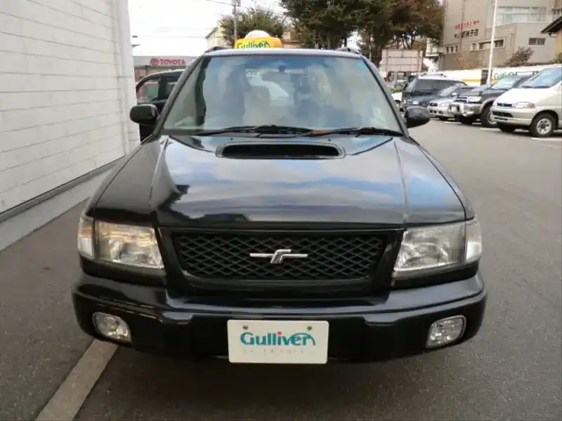 カタログ画像：フォレスター（FORESTER） Ｔ／ｔｂ 1998年9月 GF-SF5 2000cc ブラック・マイカ／ブラック・マイカｏｒブラック・マイカ／スレート・メタリック 燃費10.6km / l  フロント