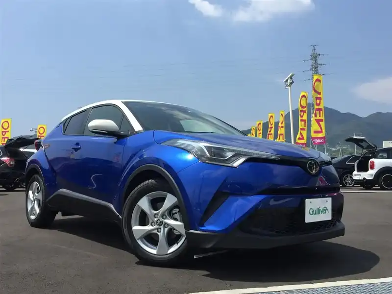 カタログ画像：Ｃ－ＨＲ（C-HR） Ｓ－Ｔ ＬＥＤパッケージ 2018年5月 DBA-NGX50 1200cc ホワイト×ネビュラブルーメタリック 燃費15.4km / l メイン（その他）