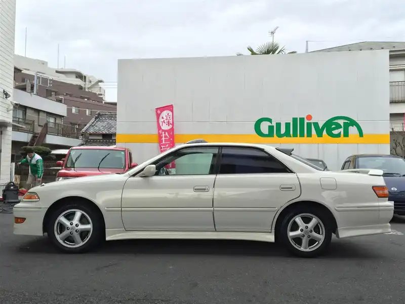 カタログ画像：マークII（MARK II） ツアラーＶ 1998年8月 GF-JZX100 2500cc ホワイトパールマイカ 燃費9.6km / l  外装