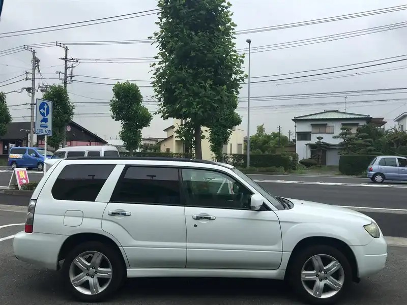 カタログ画像：フォレスター（FORESTER） ２．０ＸＳ 2005年1月 CBA-SG5 2000cc ピュアホワイト 燃費13.0km / l  外装