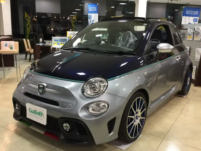 カタログ画像：アバルト６９５Ｃ リヴァーレ（ABARTH 695C RIVALE） ベースグレード 2018年11月 ABA-31214T 1400cc ビコローレ ブルー／グリジオ リーヴァ フロント