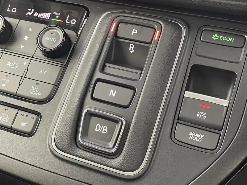 カタログ画像：ステップワゴン（STEPWAGON） スパーダ スロープ ３列目 2025年5月 5BA-RP6 1500cc クリスタルブラック・パール 燃費12.7km / l 内装