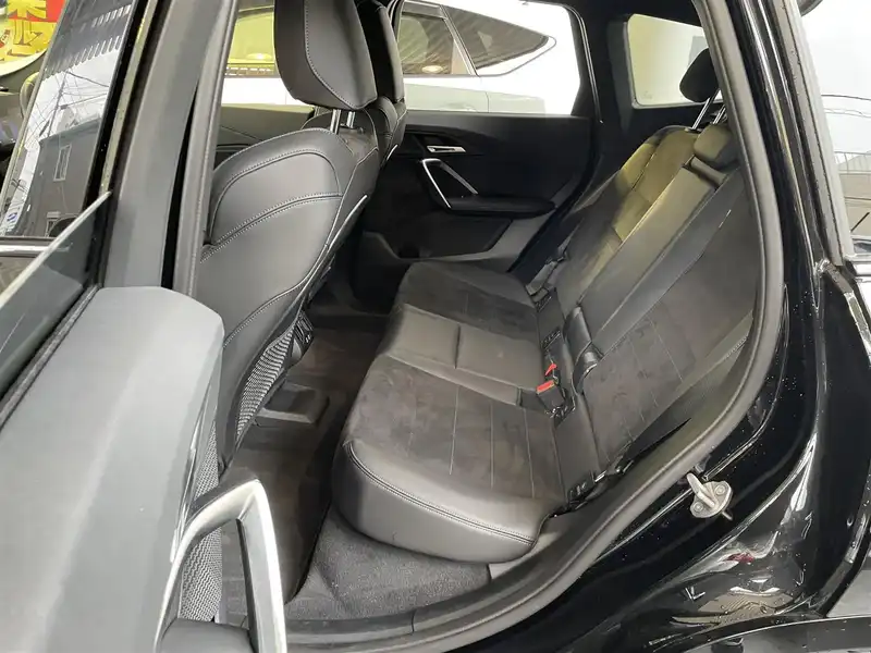 カタログ画像：ｉＸ１（iX1） ｘＤｒｉｖｅ ３０ ｘライン 2023年9月 ZAA-62EF67 ブラック・サファイア（メタリック・カラー） バック