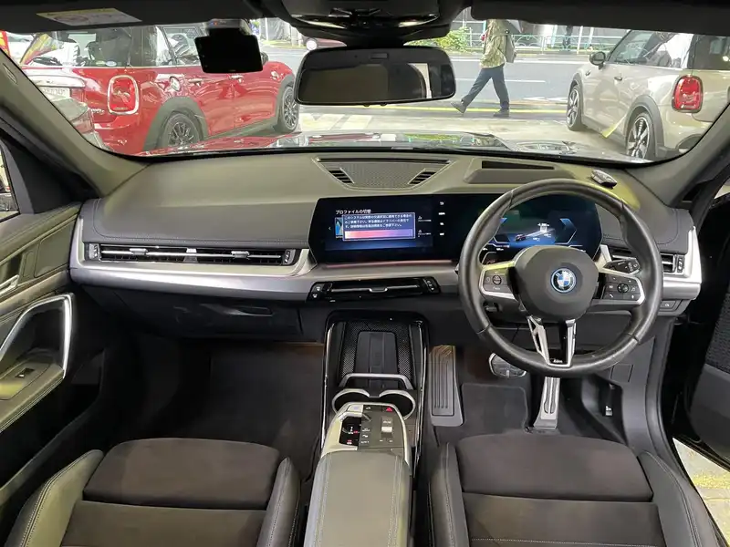 カタログ画像：ｉＸ１（iX1） ｘＤｒｉｖｅ ３０ ｘライン 2023年9月 ZAA-62EF67 ブラック・サファイア（メタリック・カラー） フロント
