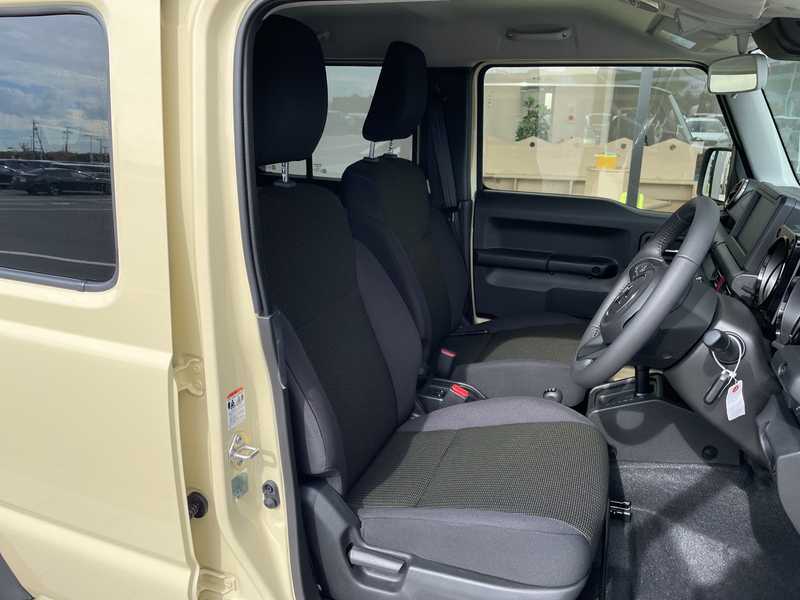 カタログ画像：ジムニー（JIMNY） ＸＧ 2025年11月 3BA-JB64W 660cc 燃費14.3km / l メイン