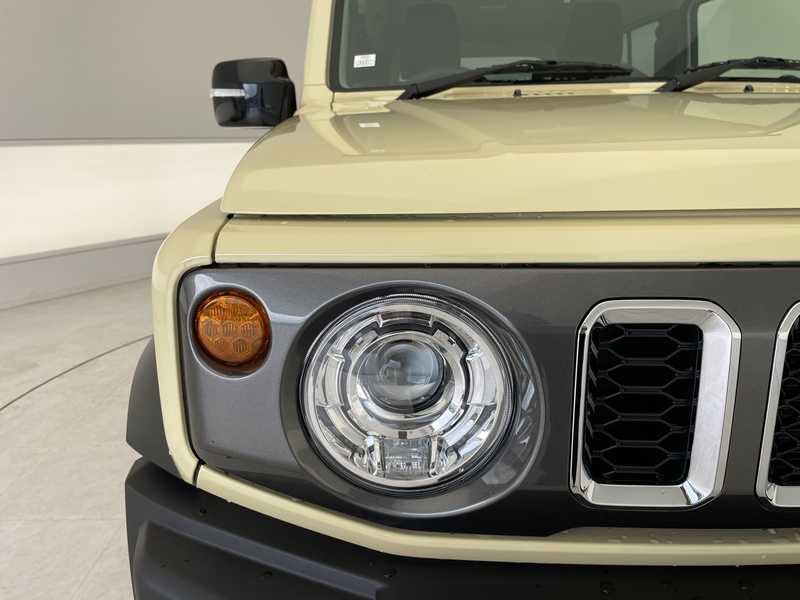 カタログ画像：ジムニー（JIMNY） ＸＧ 2025年11月 3BA-JB64W 660cc 燃費14.3km / l メイン