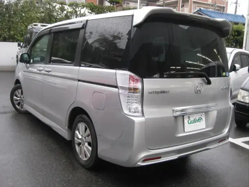 カタログ画像：ステップワゴンスパーダ（STEPWAGON SPADA） Ｚ 2009年10月 DBA-RK6 2000cc スーパープラチナ・メタリック 燃費12.6km / l  バック