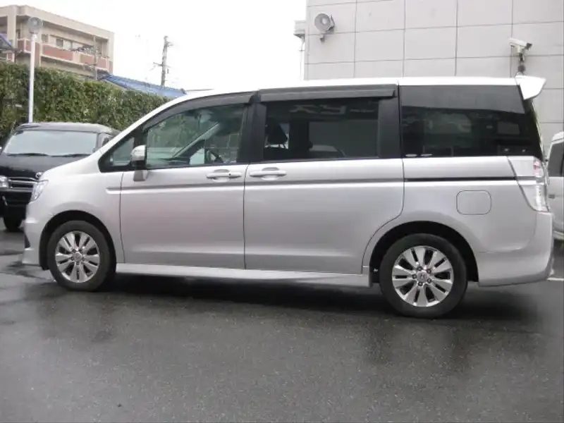 カタログ画像：ステップワゴンスパーダ（STEPWAGON SPADA） Ｚ 2011年8月 DBA-RK5 2000cc スーパープラチナ・メタリック 燃費13.2km / l 外装