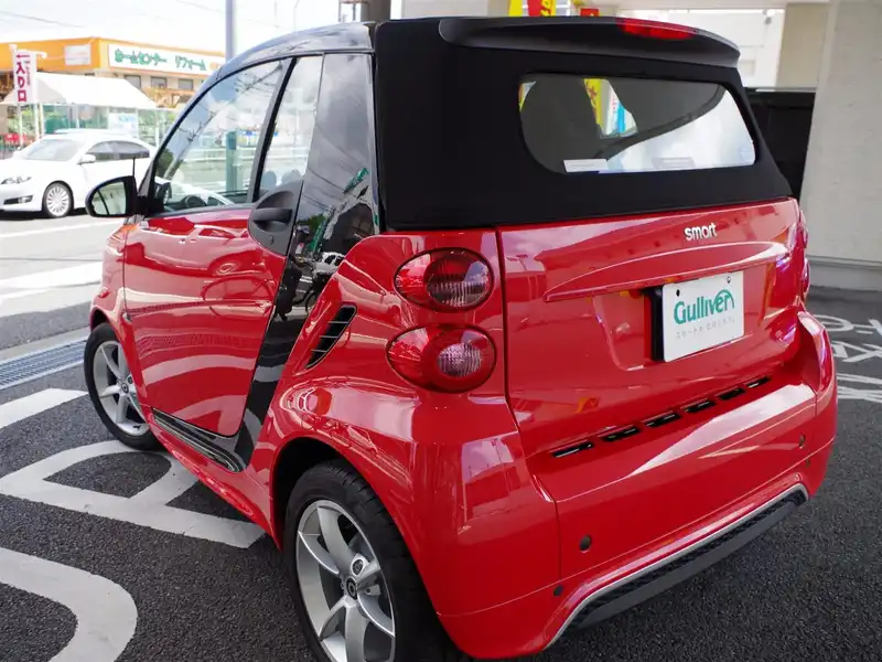 カタログ画像：スマートフォーツーカブリオ（SMART FORTWO CABRIO） ターボ 2013年5月 CBA-451432 1000cc ラリーレッド 燃費18.0km / l バック