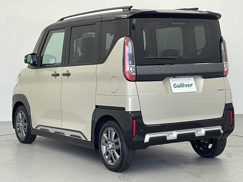 カタログ画像：デリカミニ（DELICA MINI） Ｔ 2024年6月 4AA-B35A 660cc ナチュラルアイボリーメタリック×ブラックマイカorナチュラルアイボリーメタリック 燃費19.2km / l バック