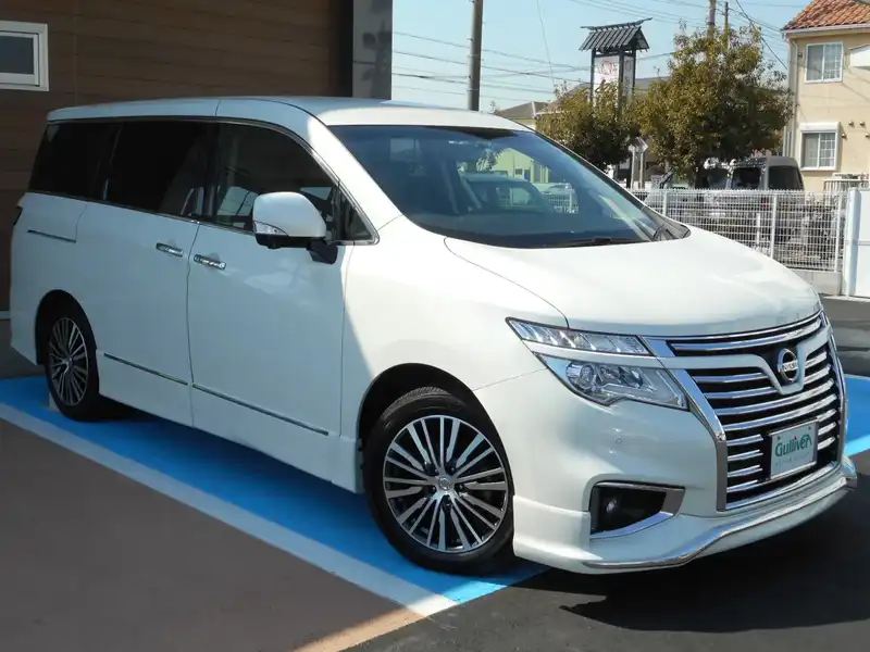 カタログ画像：エルグランド（ELGRAND） ３５０ハイウェイスタープレミアム 2015年4月 DBA-PE52 3500cc ブリリアントホワイトパール（３Ｐ） 燃費9.4km / l メイン