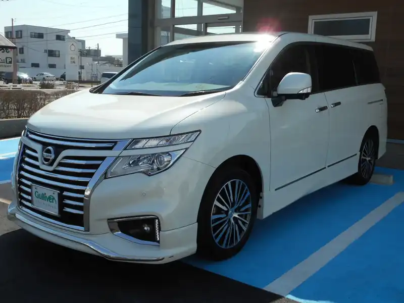 カタログ画像：エルグランド（ELGRAND） ３５０ハイウェイスタープレミアム 2014年4月 DBA-PNE52 3500cc ブリリアントホワイトパール（３Ｐ） 燃費9.0km / l 外装