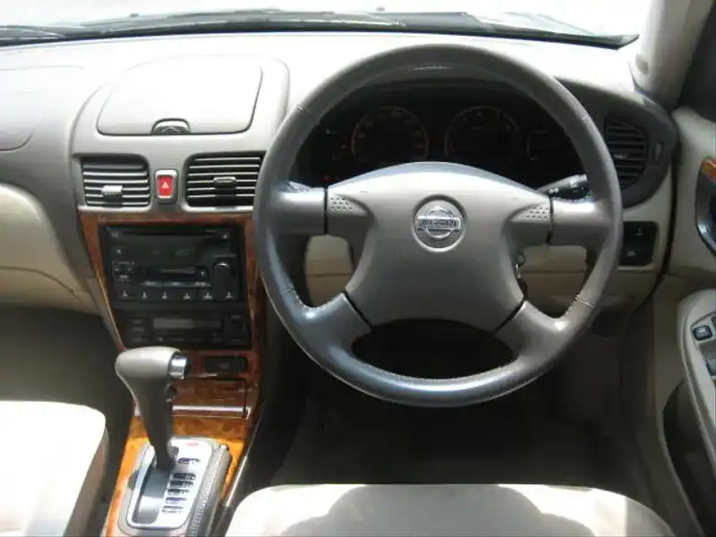 カタログ画像：ブルーバードシルフィ（BLUEBIRD SYLPHY） １８Ｖｉ Ｇパッケージリミテッド 2002年4月 UA-QG10 1800cc エクセレントブルー（Ｐ） 燃費16.0km / l  内装