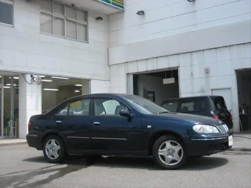 カタログ画像：ブルーバードシルフィ（BLUEBIRD SYLPHY） １８Ｖｉ Ｇパッケージリミテッド 2002年4月 UA-QG10 1800cc エクセレントブルー（Ｐ） 燃費16.0km / l  外装