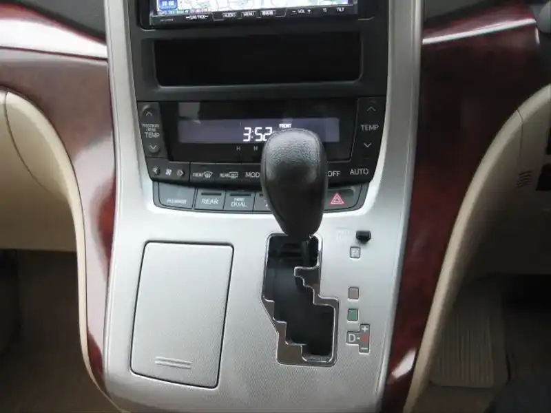 10047800 | カタログ画像：アルファード（ALPHARD） ２４０Ｘ サイドリフトアップシート装着車 2008年8月 DBA-ANH25W 2400cc ブラック 内装