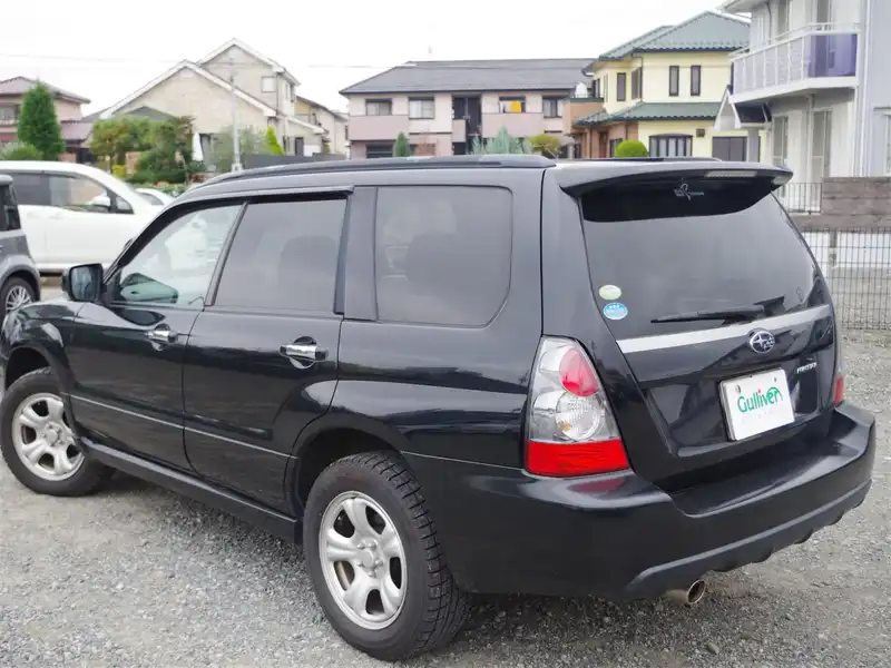 カタログ画像：フォレスター（FORESTER） ２．０Ｘ 2007年1月 CBA-SG5 2000cc オブシディアンブラック・パール 燃費13.0km / l  バック