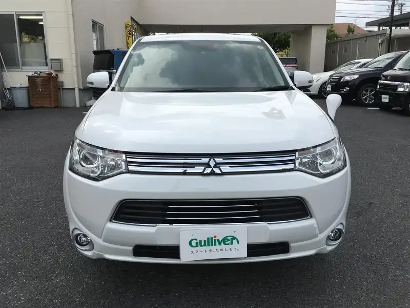 カタログ画像：アウトランダーＰＨＥＶ（OUTLANDER PHEV） Ｇセーフティパッケージ 2013年1月 DLA-GG2W 2000cc ホワイトパール フロント