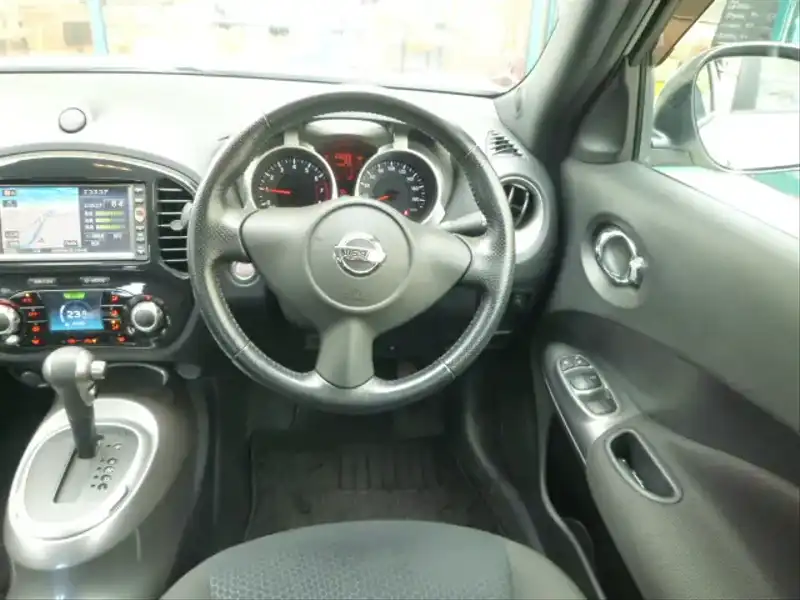 カタログ画像：ジューク（JUKE） １５ＲＸ 2010年6月 DBA-YF15 1500cc ホワイトパール（３Ｐ） 燃費17.2km / l 内装