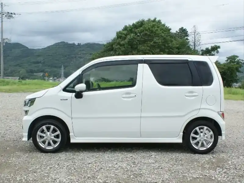 カタログ画像：ワゴンＲ（WAGON R） ハイブリッドＦＺ セーフティパッケージ装着車 2019年10月 DAA-MH55S 660cc ピュアホワイトパール 燃費33.4km / l 外装